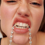Cadena Calabrote a fuego de piercings